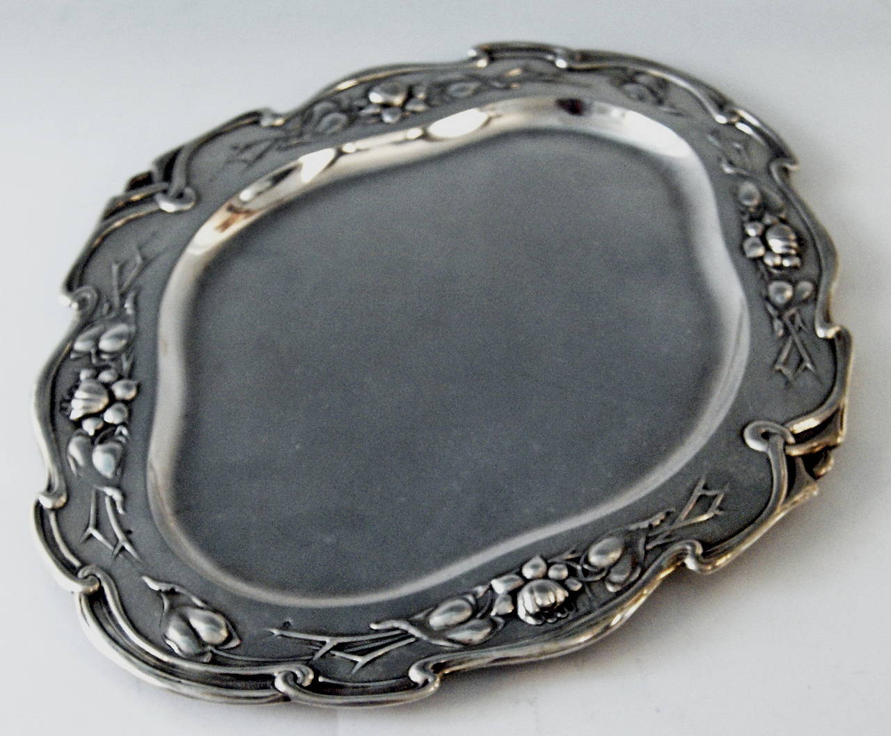Silver Austrian Excellent Serving Platter, circa 1905 In Excellent Condition For Sale In Vienna, AT