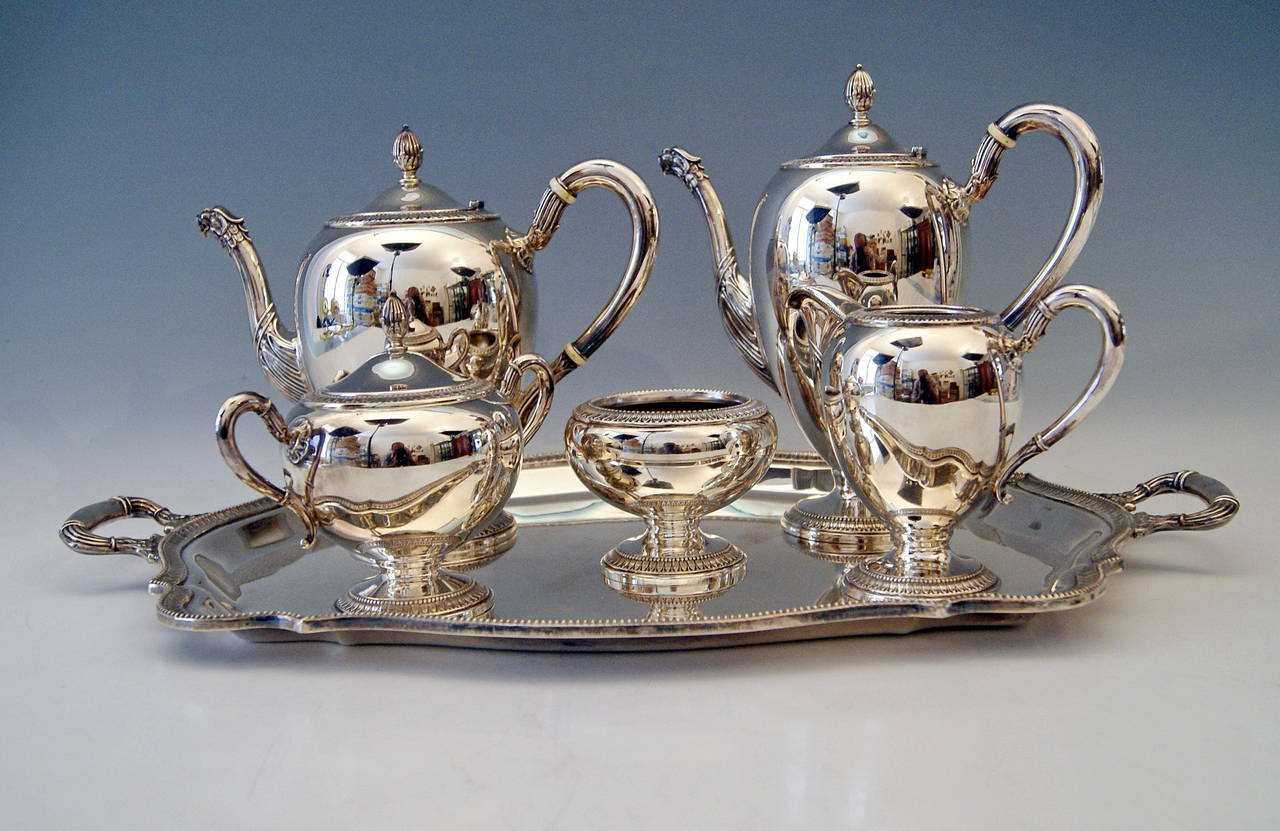 Gorgeous Peruvian sterling silver 925 coffee/tea set with platter.

This set consists of following parts:

Coffee pot  height: 10.62 inches (27.0 cm).
Tea pot  height: 9.44 inches (24.0 cm).
Creamer  height: 5.90 inches (15.0 cm).
Lidded