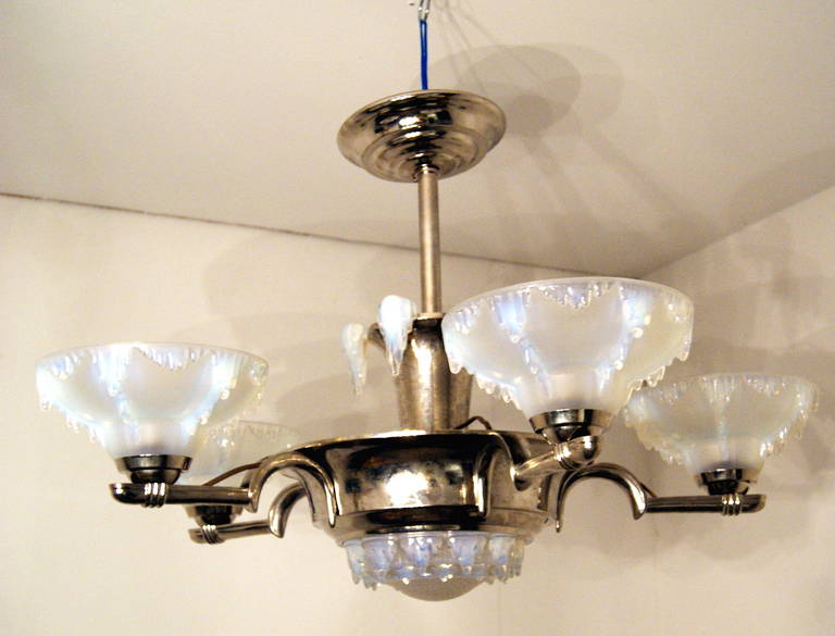 Mid-20th Century Elegant Art Deco French Chandelier White Frosted Glass France made c. 1930 For Sale