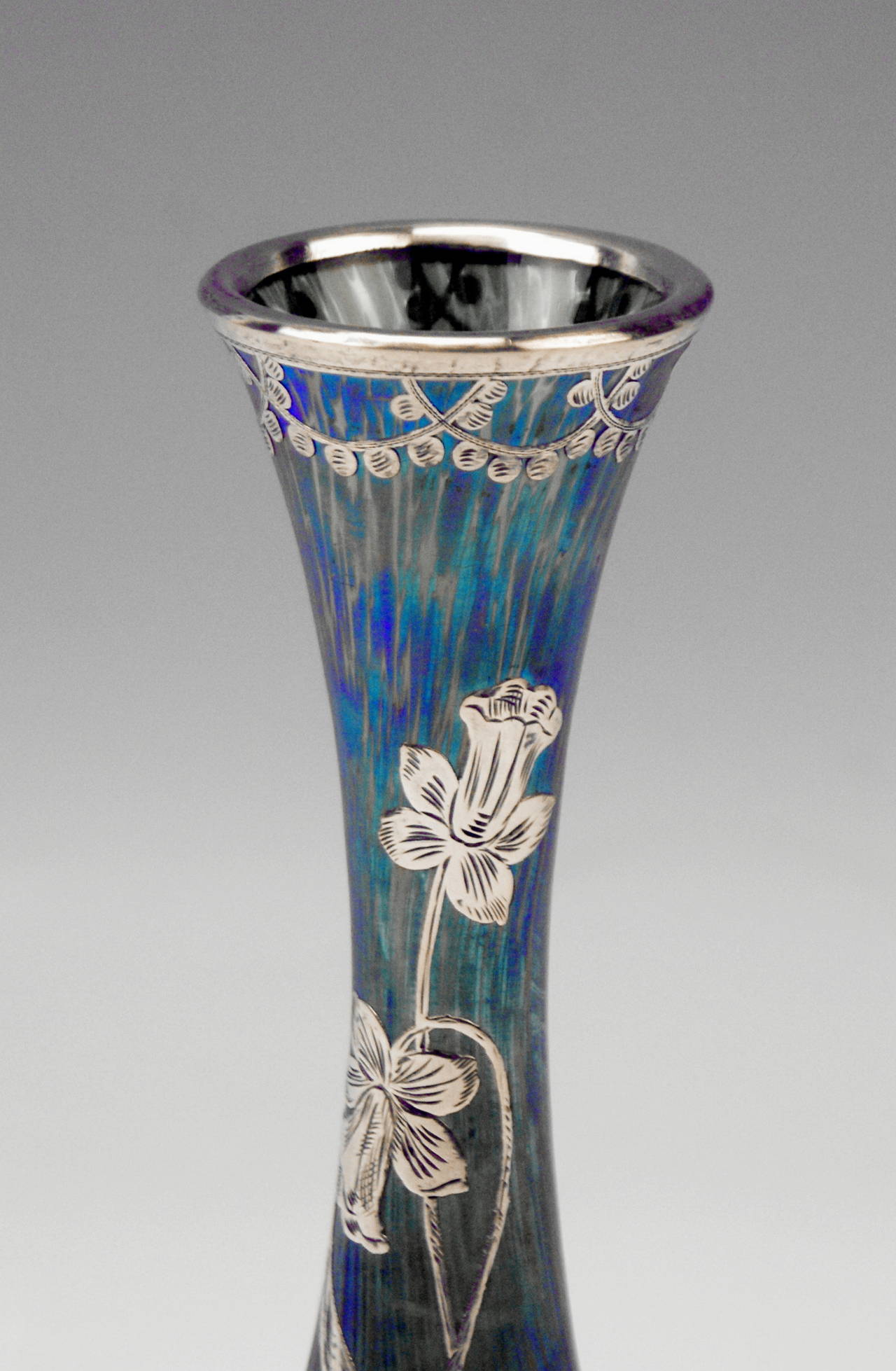 Vase Loetz Widow Art Nouveau Creta Papillon Gorgeous Silver Overlay In Excellent Condition In Vienna, AT