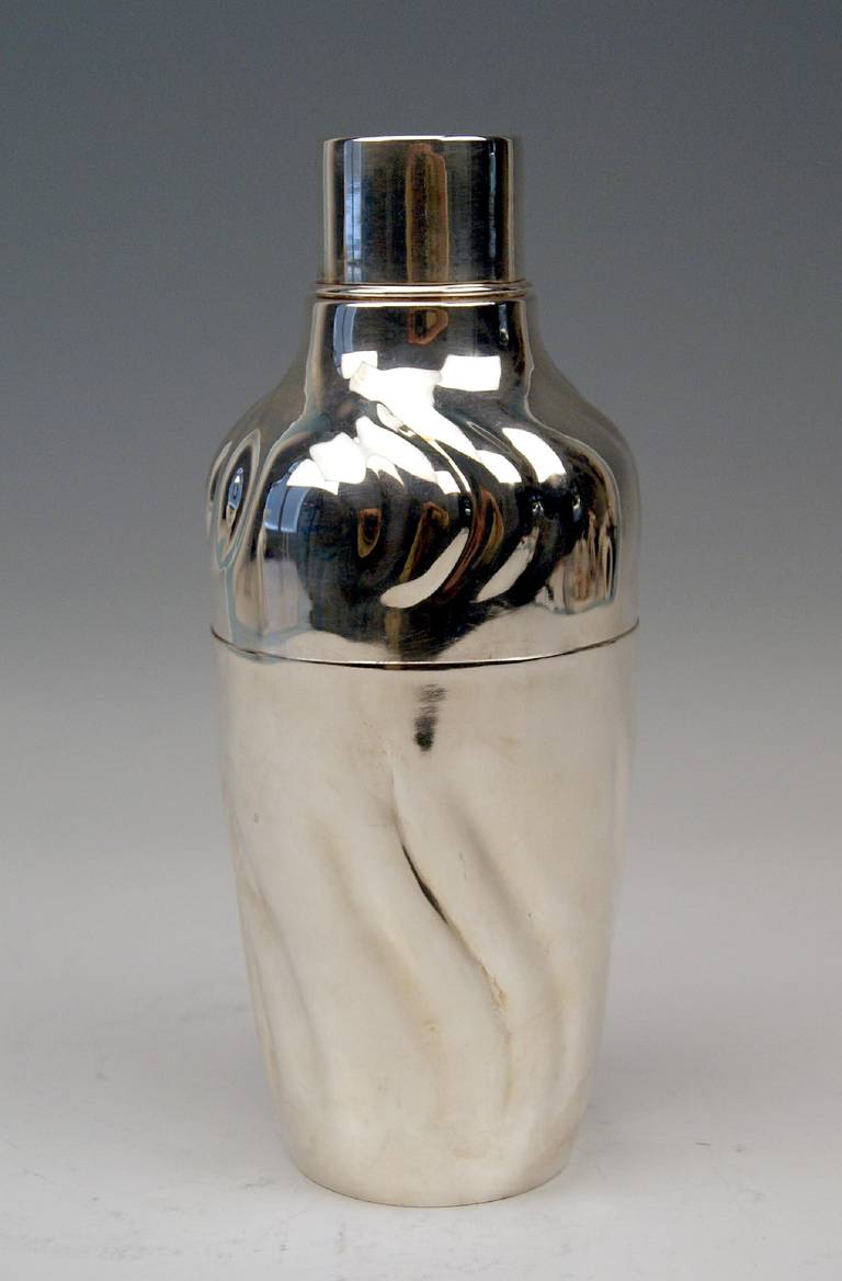 German silver gorgeous Art Deco cocktail shaker by former royal jeweller G. Schnauffer /  Dresden 
 first quarter of  20th century   /   made circa 1915 - 25

 Excellently manufactured cocktail shaker:  Its surface is decorated with various wavy