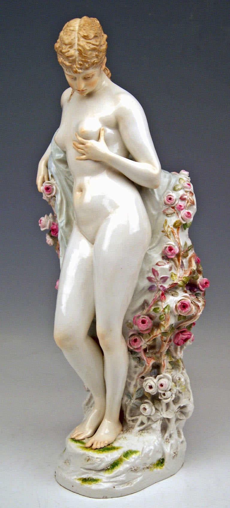 Meissen Art Nouveau Figurine the Blossoming Woman by W. Schott Rarity In Excellent Condition In Vienna, AT