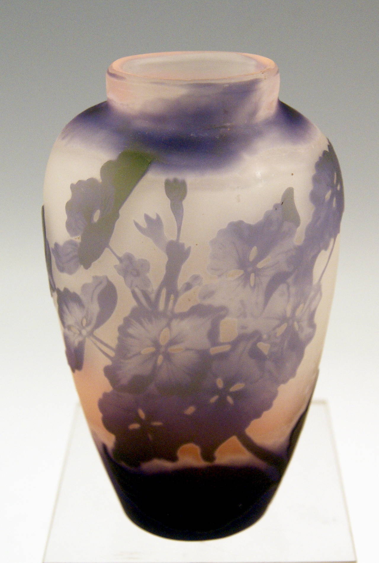 Gallé Nancy Vase Blossoms of Mallows Art Nouveau France Lorraine c. 1904 In Excellent Condition In Vienna, AT