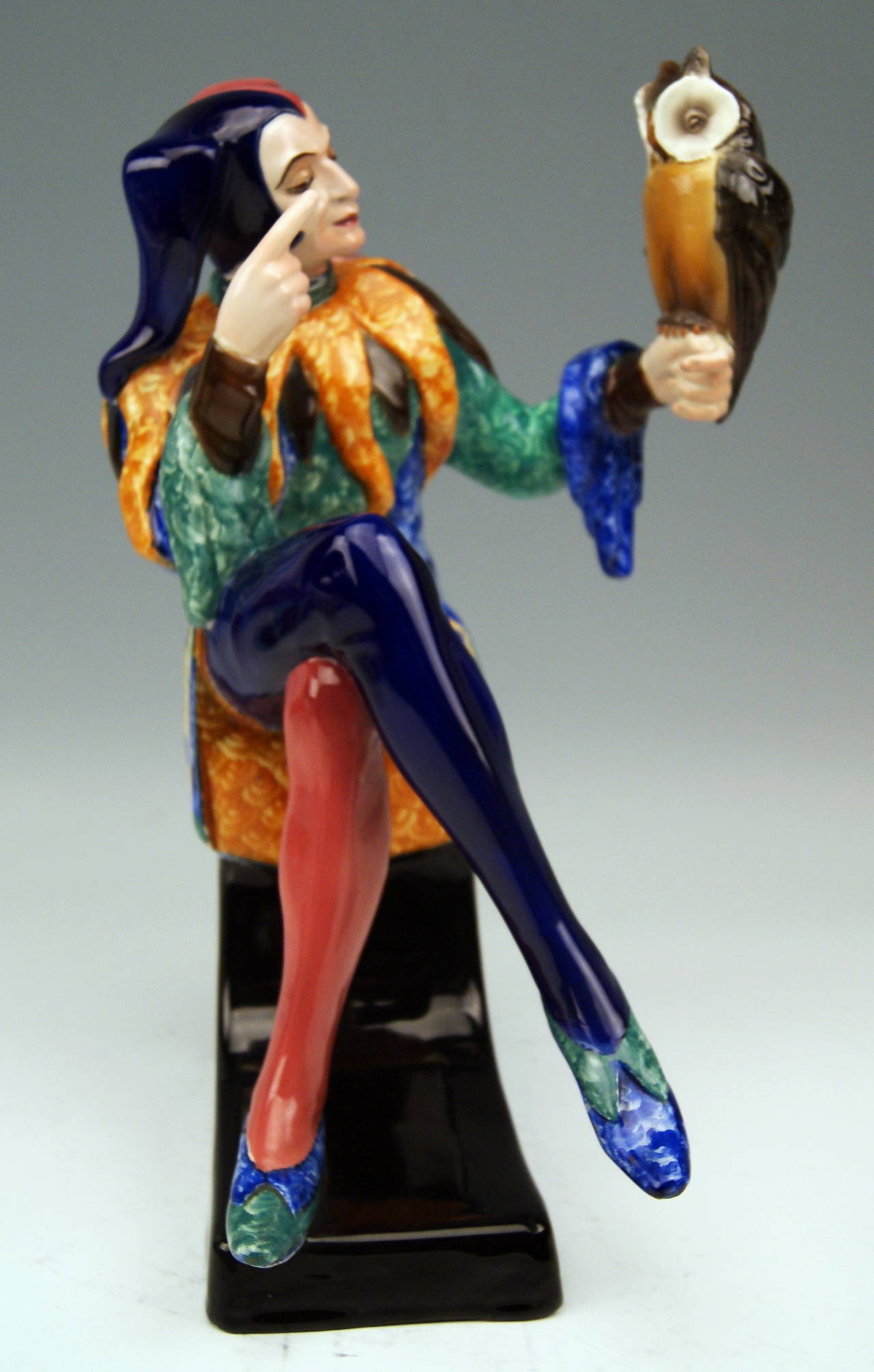 GOLDSCHEIDER VIENNA FIGURINE TILL EULENSPIEGEL
made  circa 1925 - 30 
MATERIAL:  CERAMICS / PAINTED / GLOSSY FINISH        
TECHNIQUE OF MANUFACTURE:   CERAMICS MODELLING 
Designed by JOSEPH LORENZL (1892 - 1950)  /  the most important designer