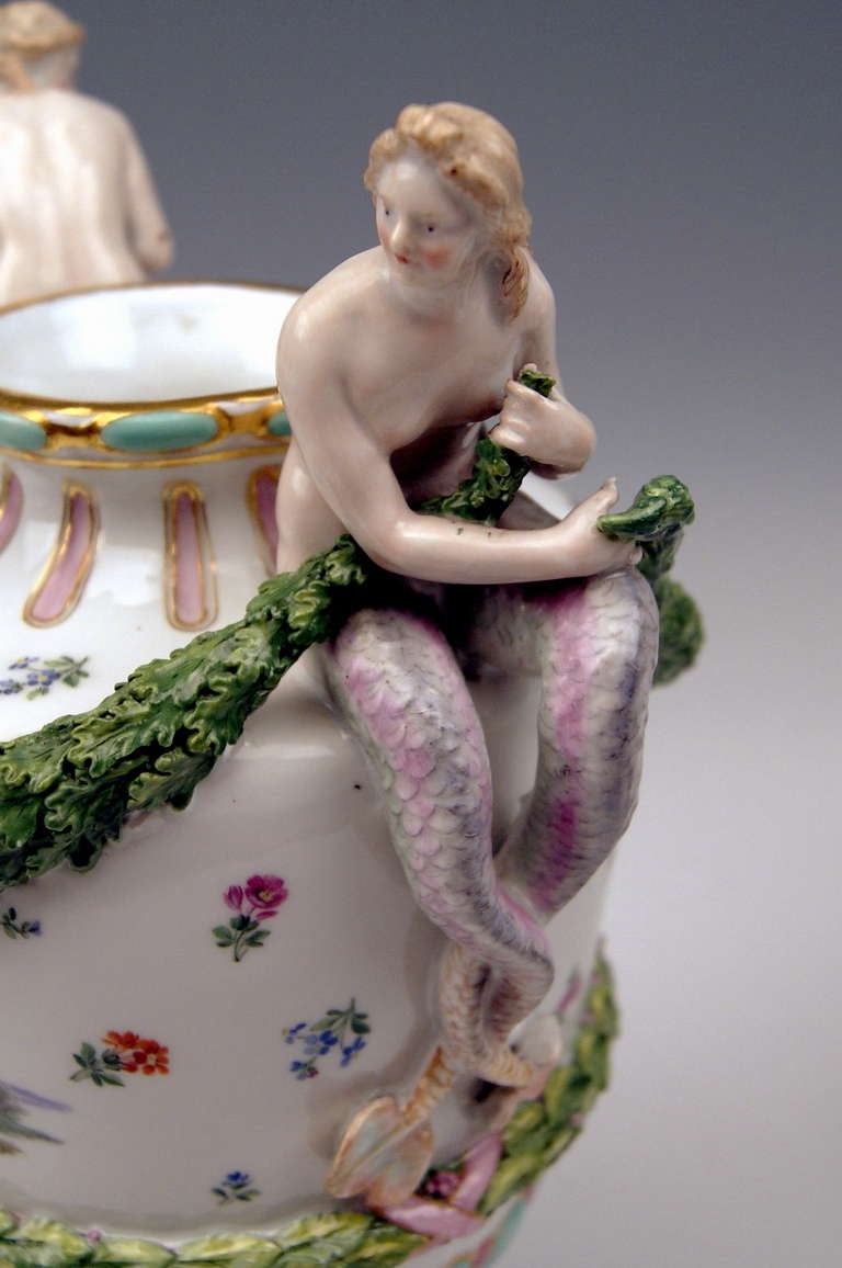 Meissen Porcelain Pair Of Vases With Figurines 19th Century In Excellent Condition In Vienna, AT