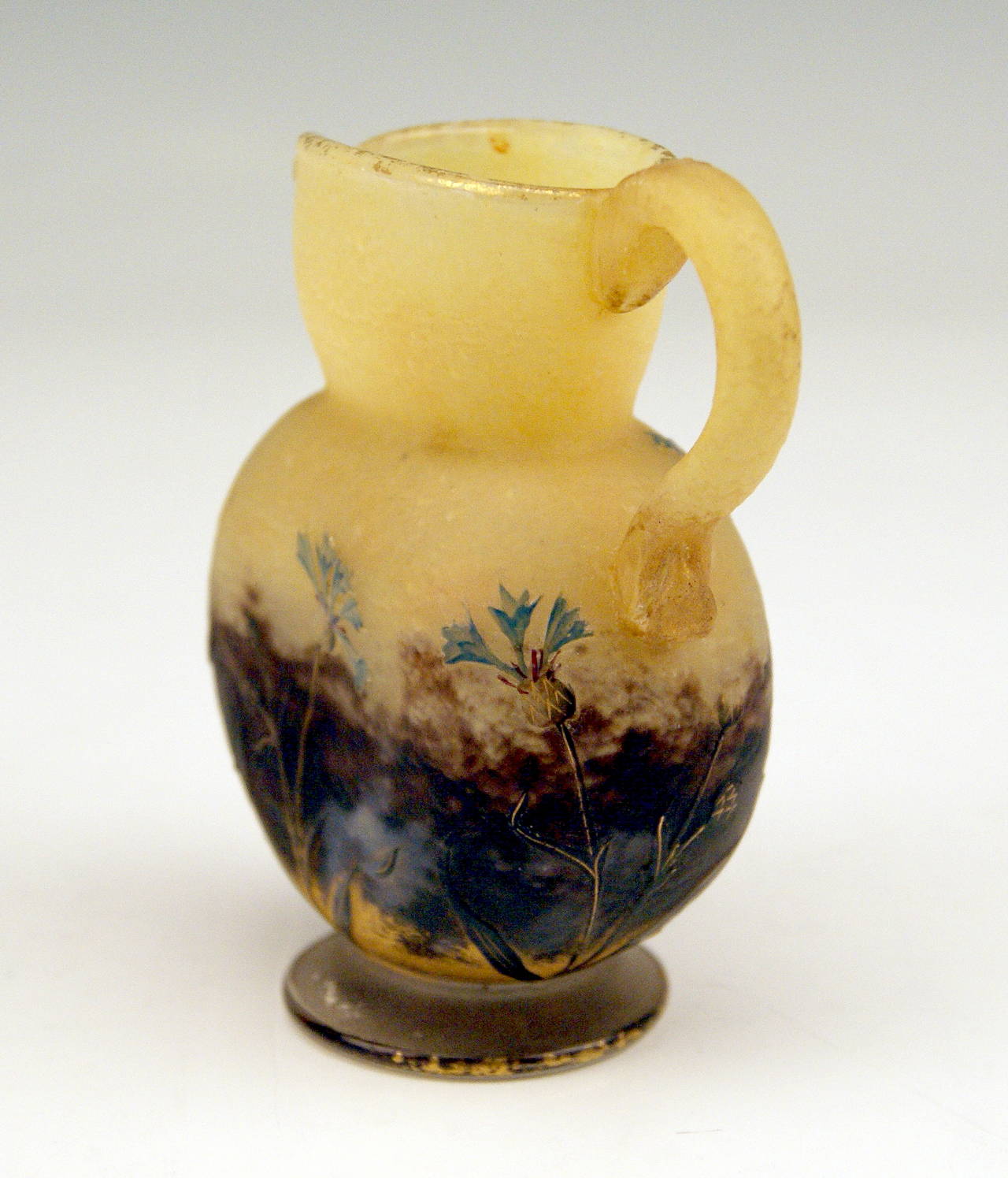 Kleiner Krug mit Kornblumen im Jugendstil von Daum Nancy, Frankreich, Lorraine, um 1900