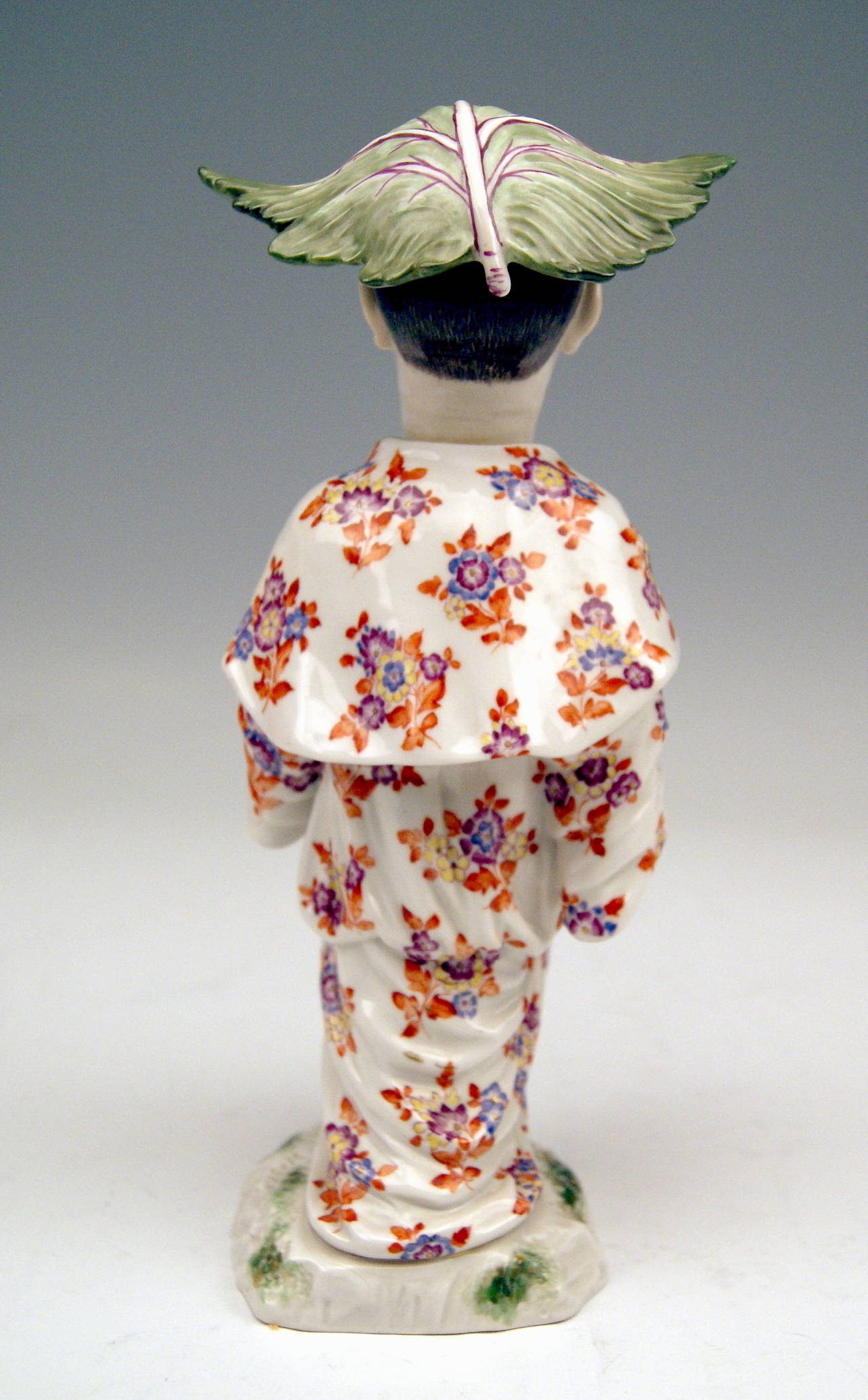 Hand-Painted Meissen Chinese Boy with Hat made of Cabbages' Leaves Kändler made 20th century