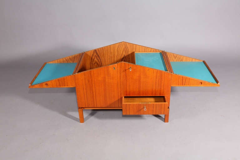 Bar cabinet,
Manufacturer Dyrlund,
Denmark, 1969.
Some space for bottles,
One drawer for tabac,
Teak wood.
Foldable top.
Measures: Unfolded 55 x 17.7 inch
Folded 27.5 x 17.7 Inch
Height 20.47 inch.