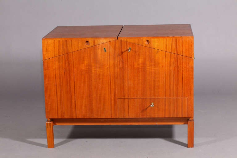 Mid-20th Century Folding Bar Cabinet, Manufacturer Dyrlund