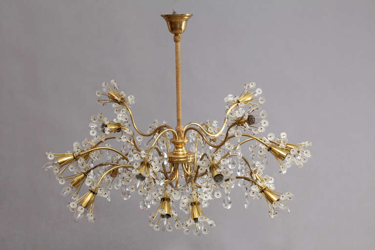 Charming crystal glass chandelier,
Manufacted by Lobmeyr, Vienna 1950.
20 brass arms full with beautiful crystals and nice glass flowers.
Diameter 40