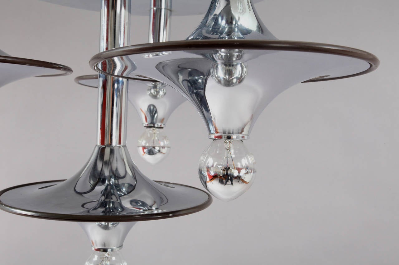 Ceiling flush mount,
Space Age,
in style of Reggiani.
Four round chrome shades.
Four E 14 bulb sockets.
Measures: Diameter 18 inch (47cm),
height 13 inch (31cm).