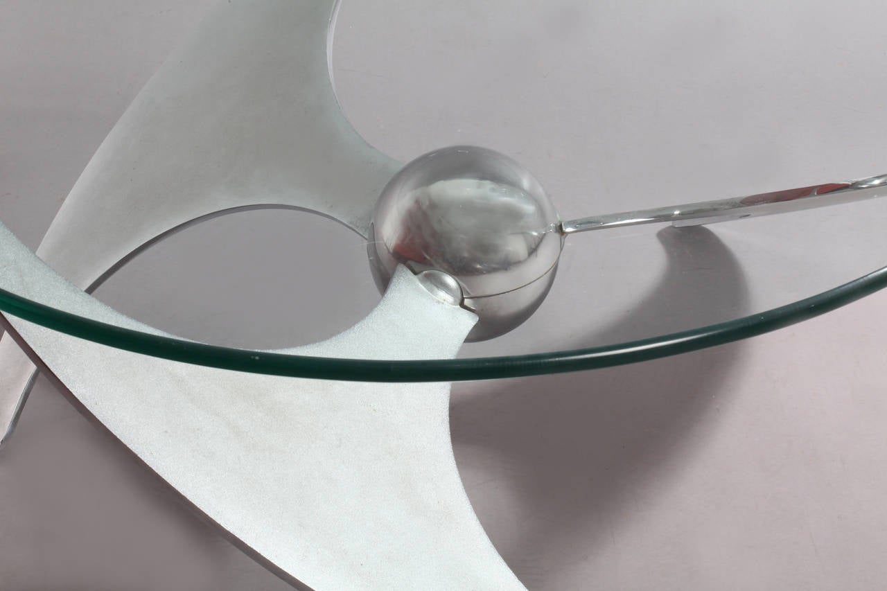 amazing rare italian coffeetable with turn mechanism.(height adjustable)