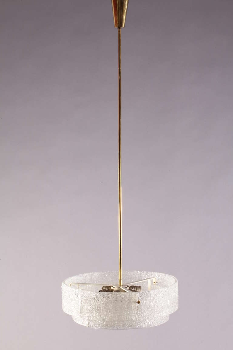 hanging lamp,
designed J.T.Kalmar,
manufacter Kalmar Austria,
Vienna 1960.
iceglass, 6 bulbs.
diameter 60cm, height 140cm.