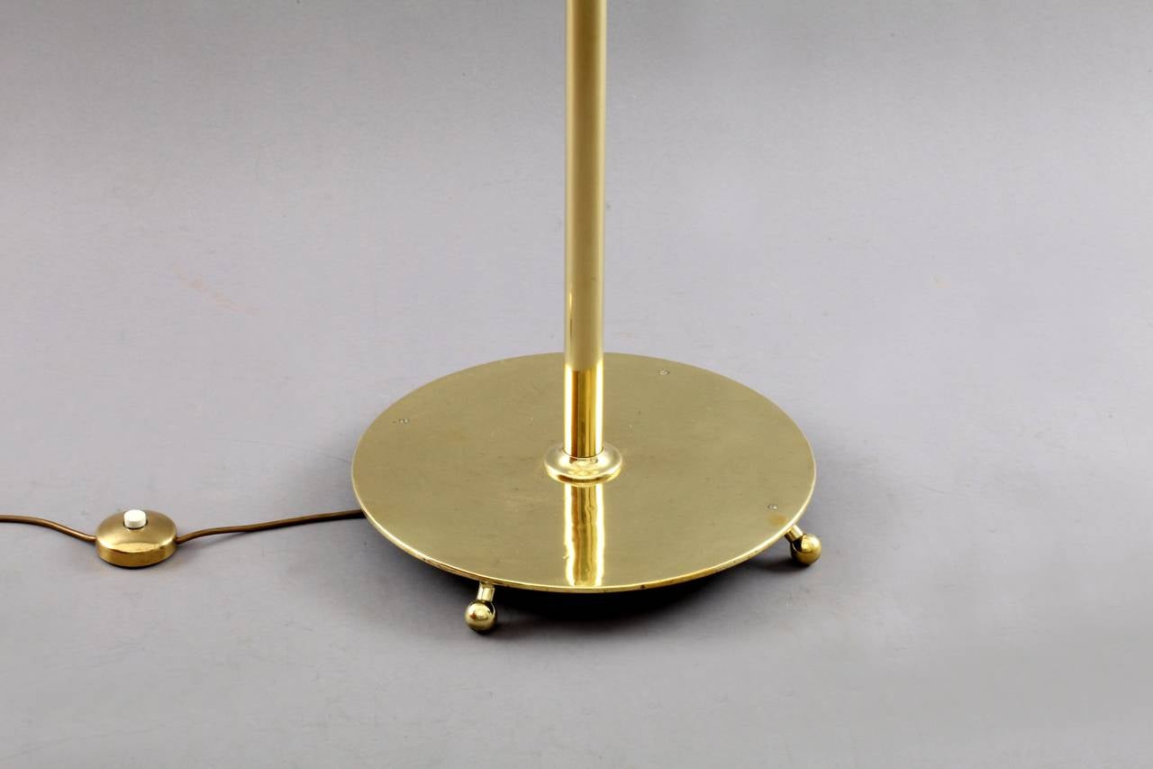 Floor lamp,
production Erzgiesserei A.G. Wien,
Austria, 1935.
Marked on the base.
Brass base, movable arm, height adjustable.
Dimensions: Height 74inch (185cm),
diameter base 15 inch (40cm).

Lit: Haus und Garten, Vienna, 1935.