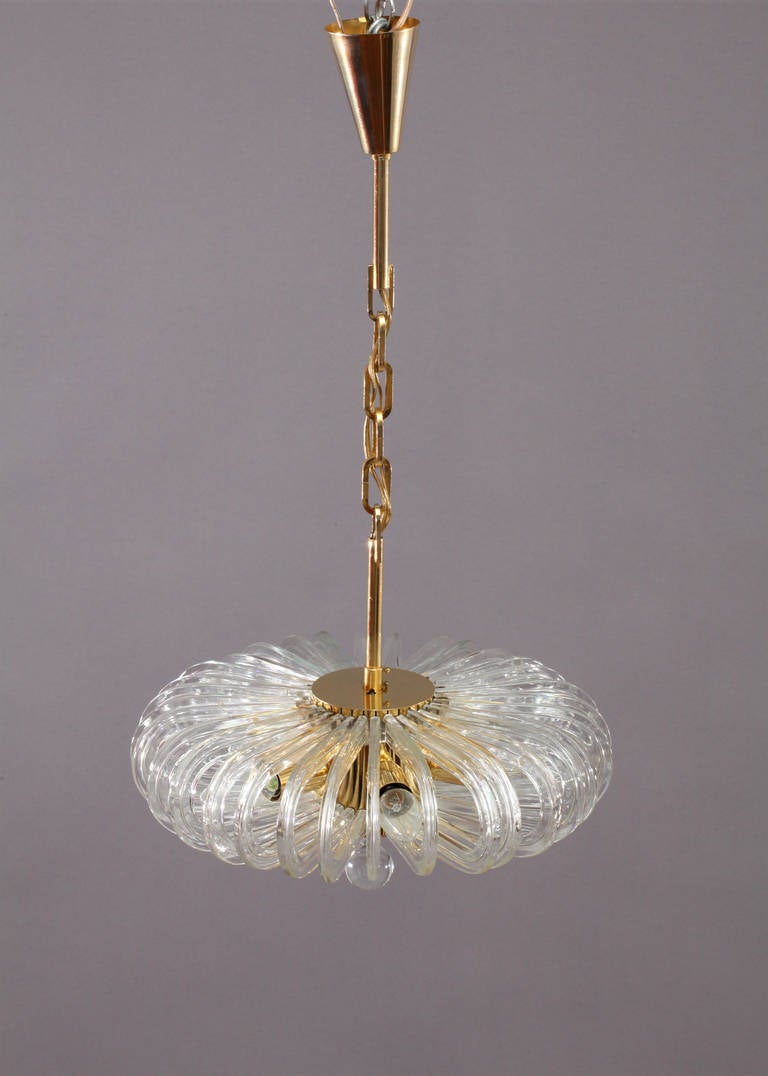 Hanging lamp,
crystal glass.
Manufacturer Bakalowits & Sons,
Vienna, 1960.
48 curving crystal glass sticks, brass stem,
eight bulbs.
Dimensions: Height 28