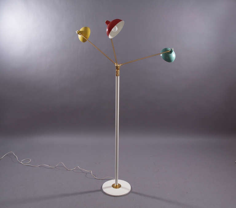 Italian floor lamp, style of  Arredoluce, Italian, 1950. Three movable arms, yellow, red and green metal shades, round marble base.
Measures: Height 190 cm.