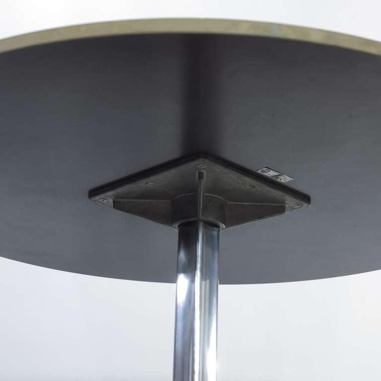 Arne Jacobsen for Fritz Hansen Coffee Pedestal Table 1958 In Excellent Condition For Sale In Karlsruhe, DE