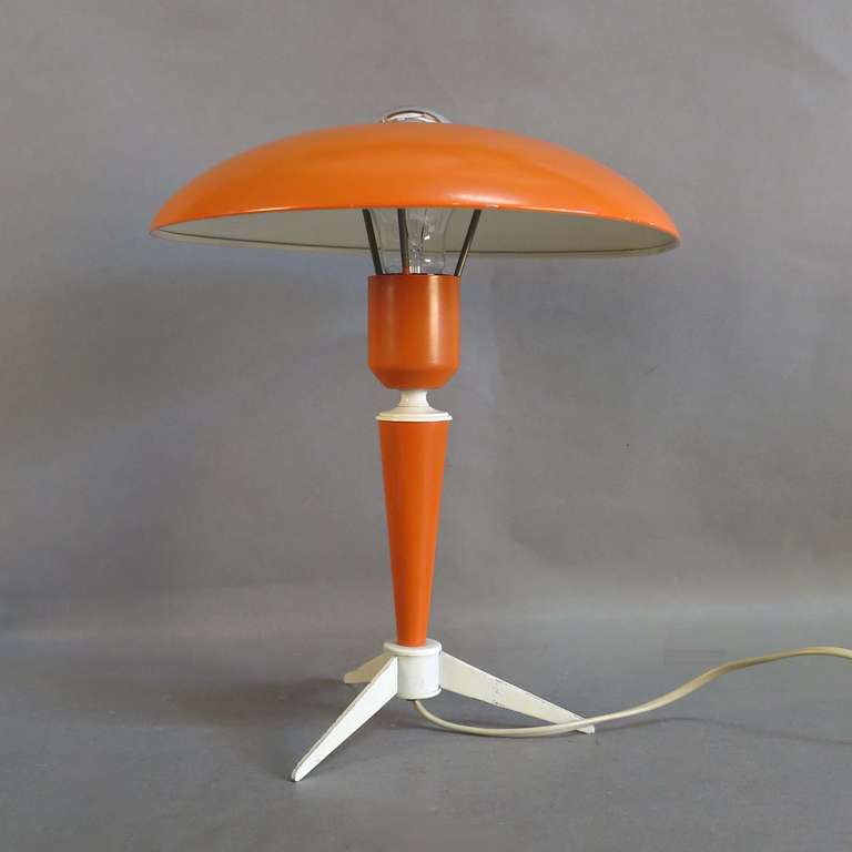 Tripod Design Table Lamp

Design: Louis Kalff (1897-1976) for Philips

Year: Circa 1950

Condition: Good, rare to find in orange.

Shipping is not included in price.

Shipping by DHL.

Shipping Europe: 17,00 Euro

Shipping worldwide,