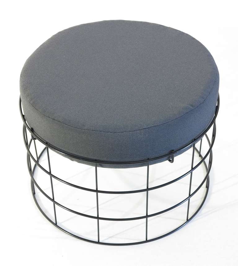 Design stool T1 from the revolutionary wire frame collection by Verner Panton

Design: Verner Panton

One of the early Design pieces of verner panton from the year 1959 - 1960. Wire frame in very good original condition. Upholstery new, exactly