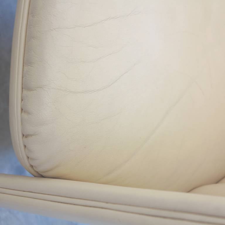 Poltrona Frau Lot of Four Armchairs and Two Stools, Italy, 1970-1975 For Sale 2