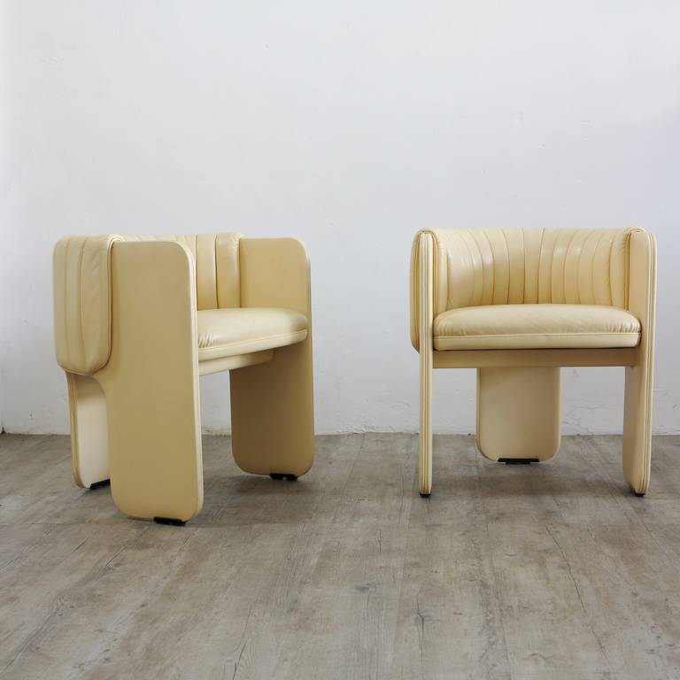 Poltrona Frau Lot of Four Armchairs and Two Stools, Italy, 1970-1975 In Good Condition For Sale In Karlsruhe, DE