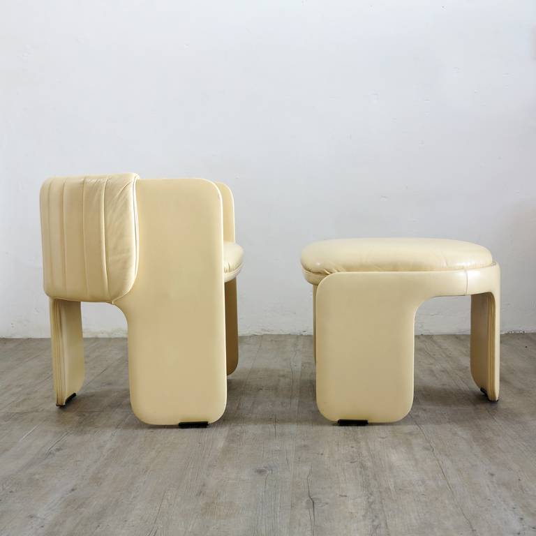 Late 20th Century Poltrona Frau Lot of Four Armchairs and Two Stools, Italy, 1970-1975 For Sale