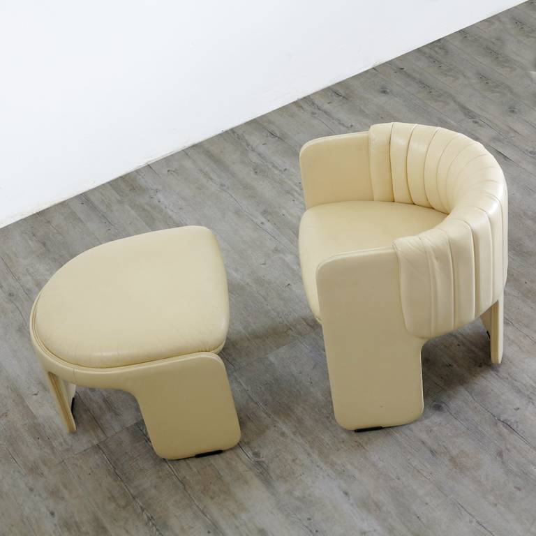 Leather Poltrona Frau Lot of Four Armchairs and Two Stools, Italy, 1970-1975 For Sale