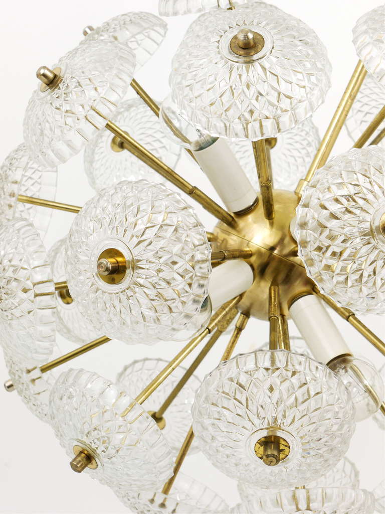 Italian Sputnik Blowball Brass Chandelier With Glass Discs From The 1960s In Good Condition In Vienna, AT
