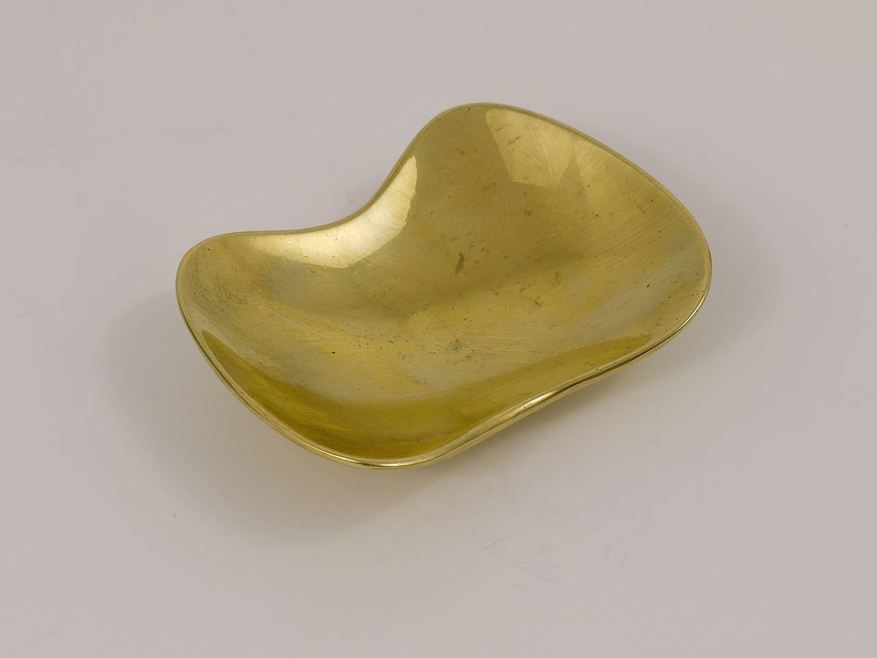 A very beautiful brass ashtray from the 1950s. Designed and executed by Carl Aubock, Vienna. In very good condition with nice patina on the brass. Marked.