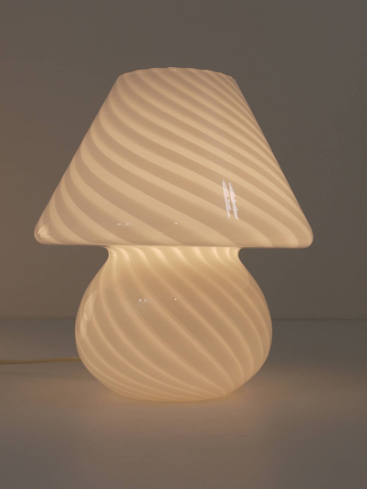 A Pair Italian Swirl Mushroom Table Lamps by Vistosi Murano In Excellent Condition In Vienna, AT