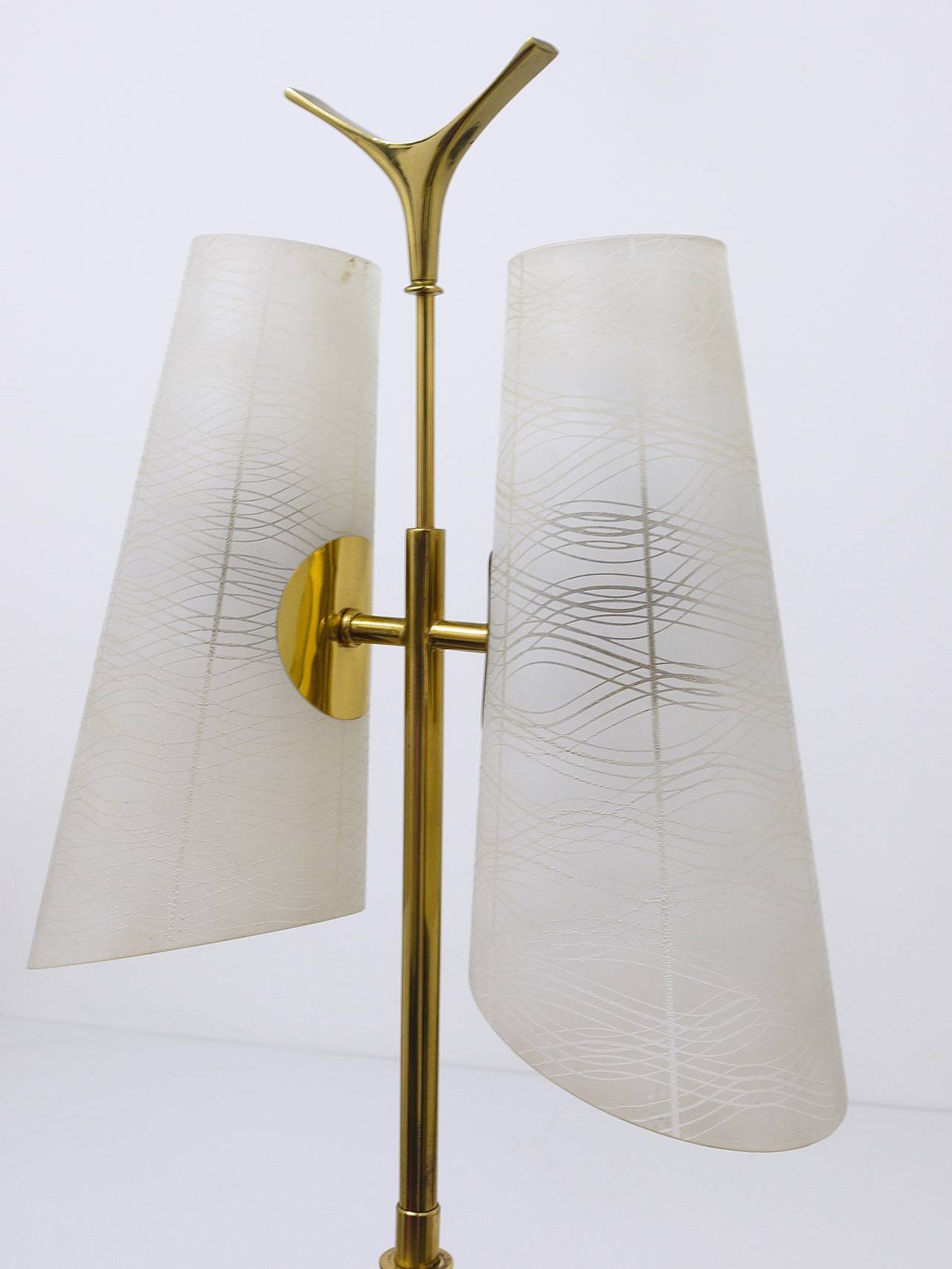 Laiton Lampadaire en laiton du milieu du siècle Rupert Nikoll, Autriche, années 1950 en vente