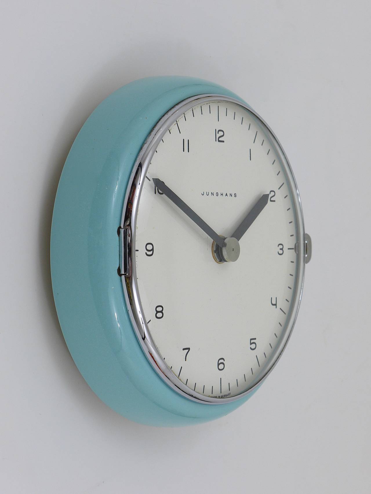 max bill kitchen clock