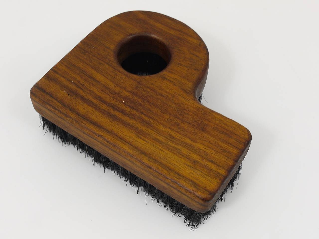 Letter P Walnut Clothes Brush by Carl Aubock, Austria, 1950s In Excellent Condition In Vienna, AT