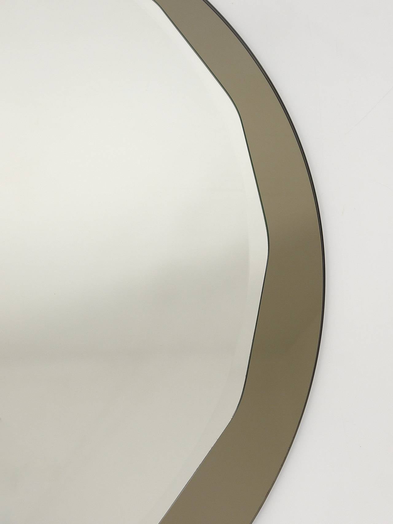 20th Century Round Scalloped Crystal Arte Mid-Century Wall Mirror, Italy, 1960s