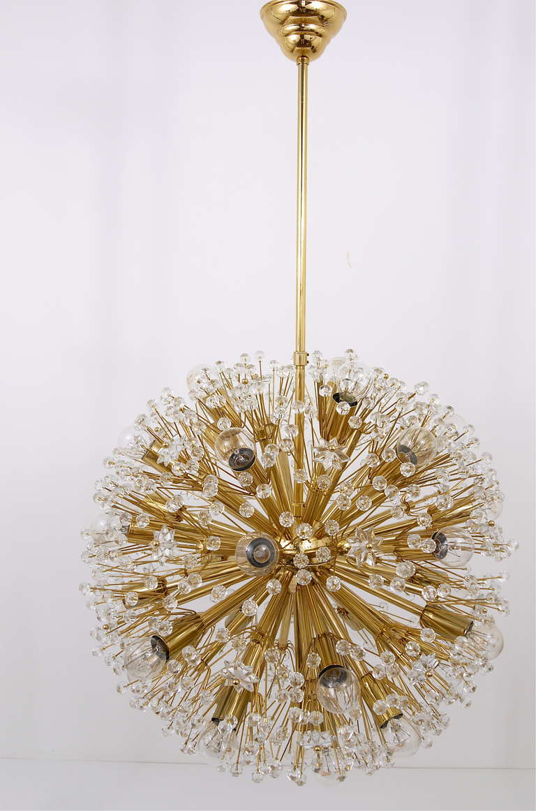 Großer vergoldeter Sputnik-Kronleuchter von Emil Stejnar mit Kugelkugeln, Österreich, 1970er Jahre (Vergoldung)