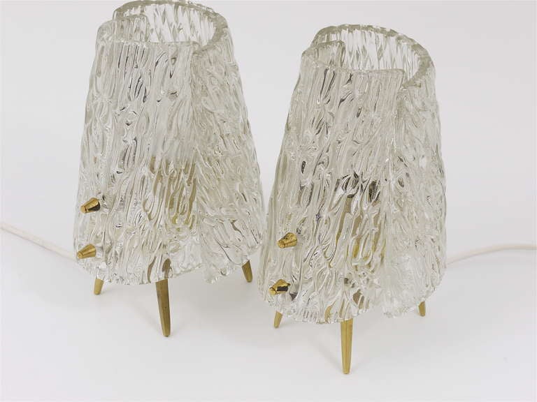 Austrian Pair J.T. Kalmar Brass & Textured Glass Mid-Century Table Lamps, Austria, 1950s For Sale