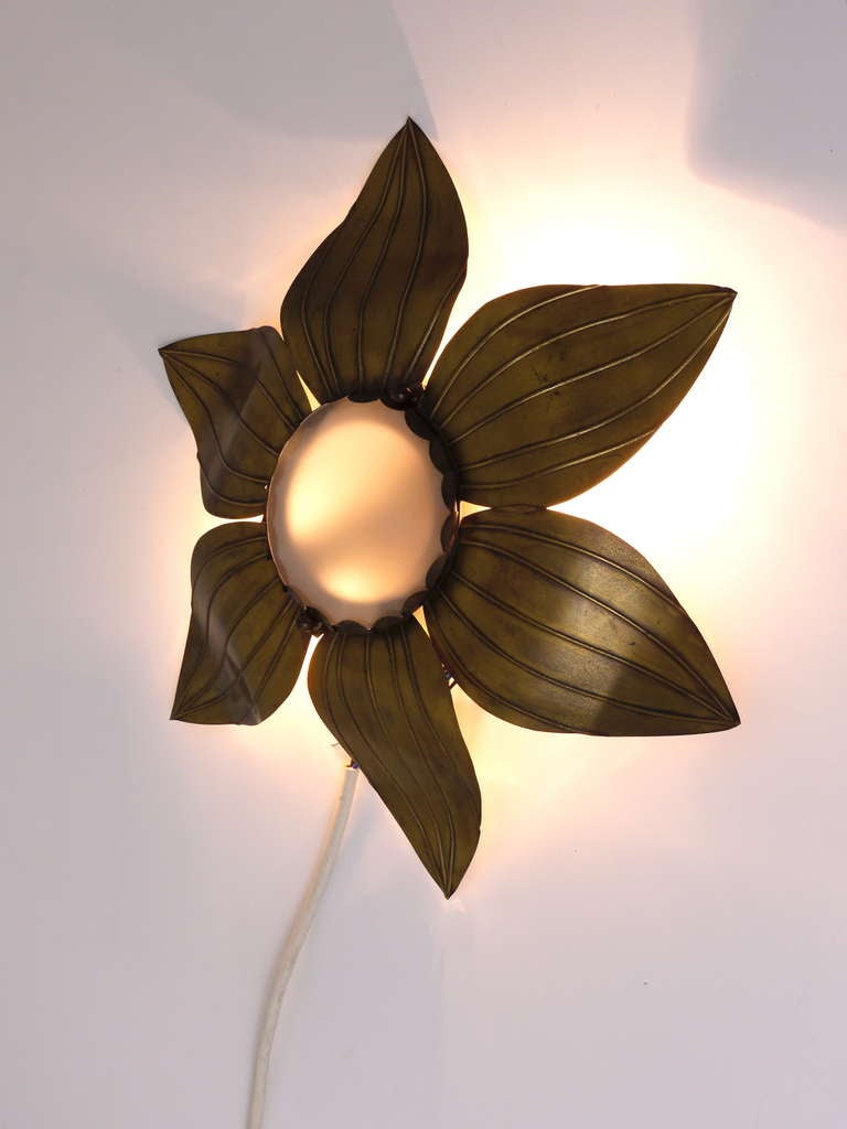 Pair of French Floral Leaves Brass Sconces Sunburst Flower Leaf Wall Lamps, 1950 5