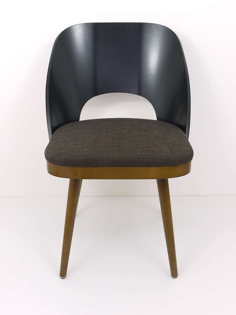 A set of very beautiful Viennese modernist chairs, commissioned by Sir Terence Conran for the newly opened Guesthouse Vienna. This chair bases on the legendary coffee house chair by the Viennese architect Oswald Haerdtl. For recreational reasons the