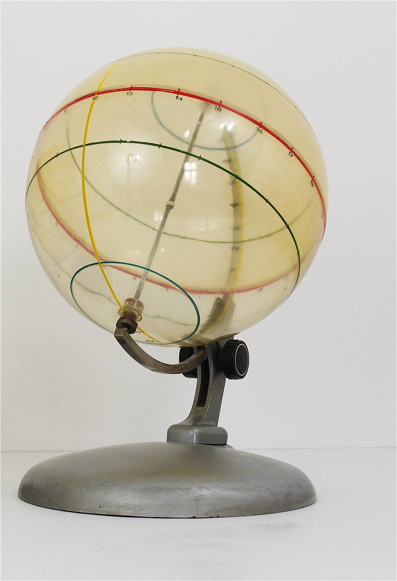 Educational Terrestrial Globe from the 1960s In Good Condition In Vienna, AT