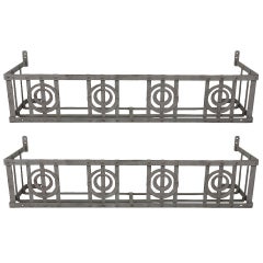 Pareja de jardineras vienesas Art Nouveau de hierro fundido, circa 1900, Attr. Otto Wagner