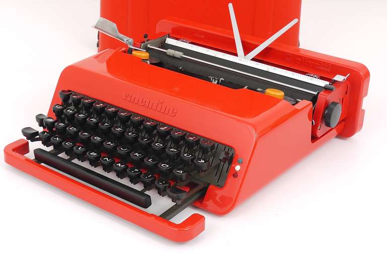 One of the most beautiful portable typewriters, designed by Ettore Sottsass and Perry A. King in 1969 for Olivetti Italy, made in Spain. A real POP ART design icon, to be seen in Design Museums worldwide. In excellent condition, fully working, very