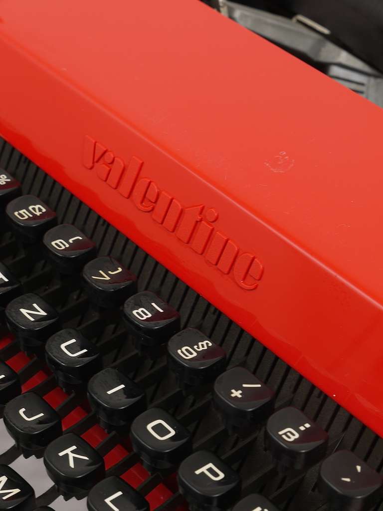 Valentine Typewriter by Ettore Sottsass & Perry A. King for Olivetti 1969 1