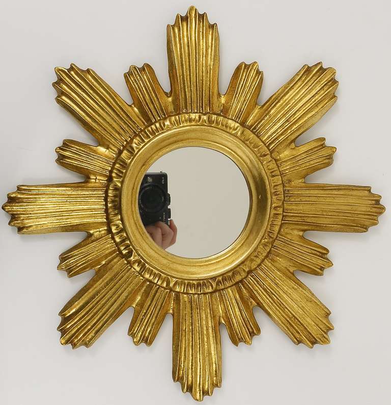 A very beautiful French sunburst mirror from the 1960s. Made of resin, in excellent condition. Diameter: 14