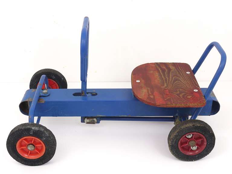 A very decorative children's pedal car from the 1950s. Works by pumping the handle back and forth, steered by feet. In used played condition, with nice patina.A very decorative object combined with 1950s furniture.