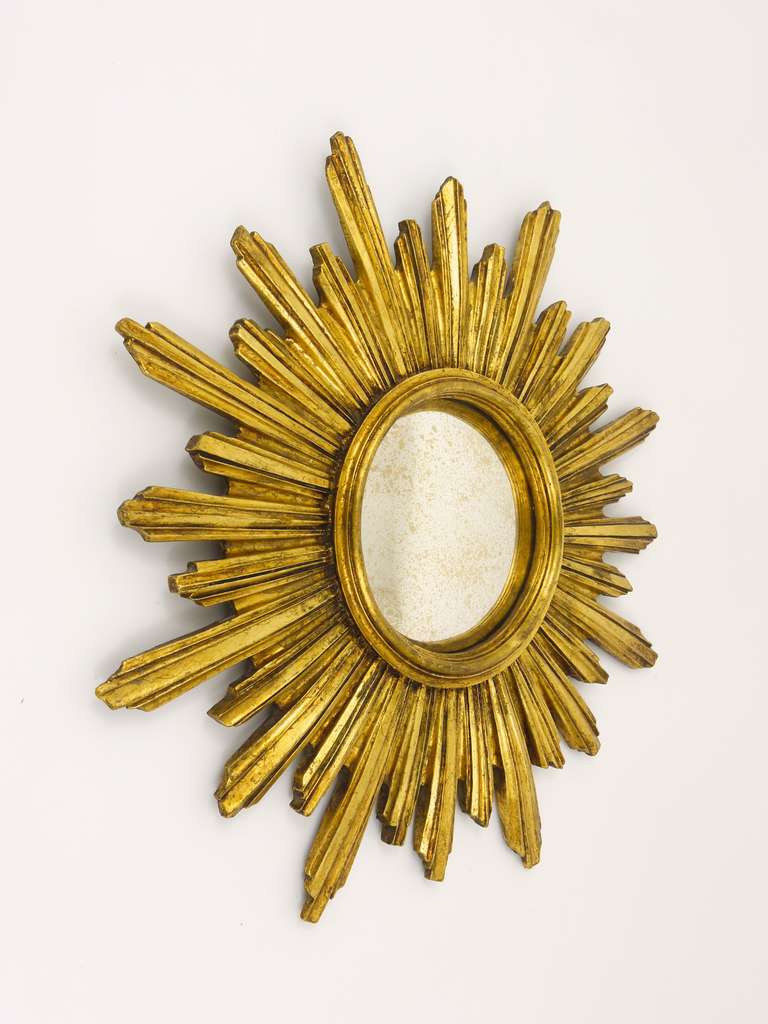French Convex Carved Gilt Wood Sunburst Starburst Mirror, 1950's In Excellent Condition In Vienna, AT