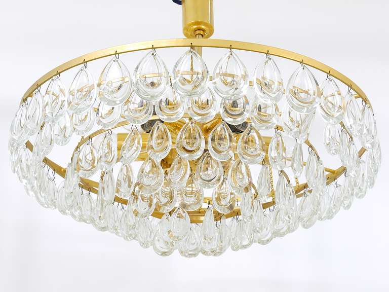 20th Century Gilded Brass and Teardrop Crystal Glass Chandelier by Palwa, circa 1970s