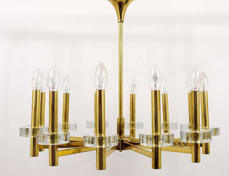 Gaetano Sciolari Style Brass & Glass Discs Chandelier, Mid-Century, Italy, 1970s In Good Condition For Sale In Vienna, AT