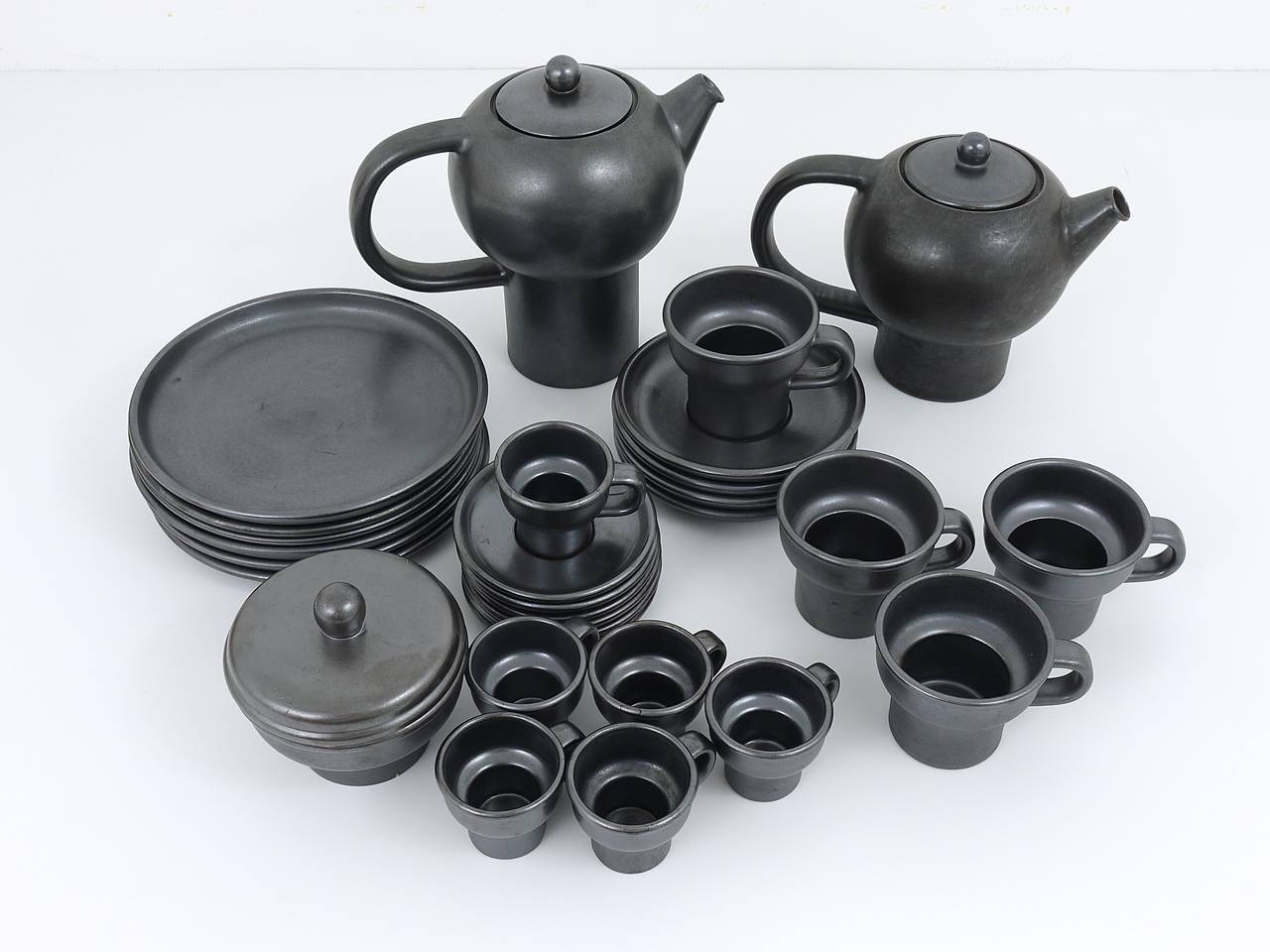 Carl Auböck Modernist Tea Set and Plates, Stoneware by Ostovics, Austria In Excellent Condition In Vienna, AT