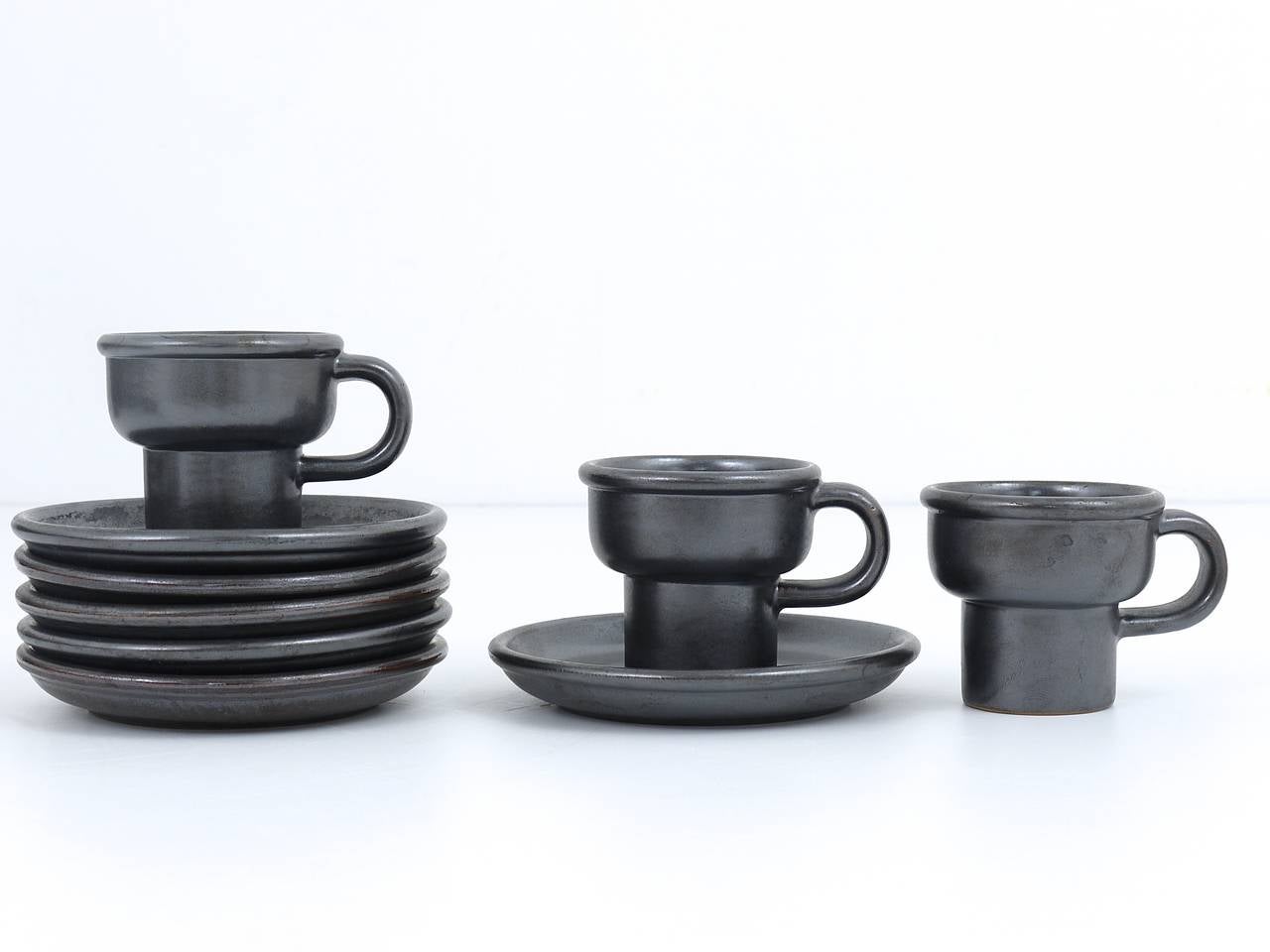 A beautiful modernist tea set, designed by Carl Auböck. Executed by Ostovics Vienna in the 1970s. Made of stoneware pottery with a fascinating grey and silver glaze. In excellent condition.

Consists of all displayed items:

Two tea pots, height 7.5