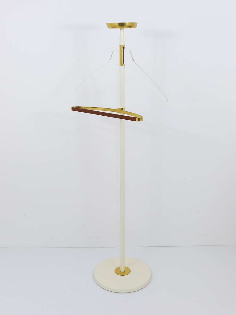 Elegant Brass & Leather Modernist Valet by Vereinigte Werkstaetten Muenchen In Excellent Condition In Vienna, AT